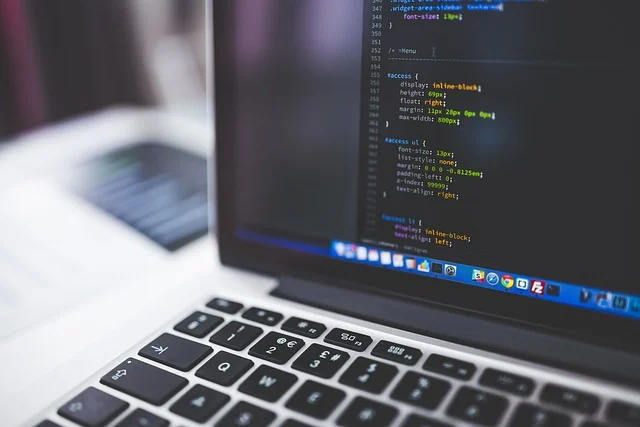 Kod för UX och UI design på datorskärm